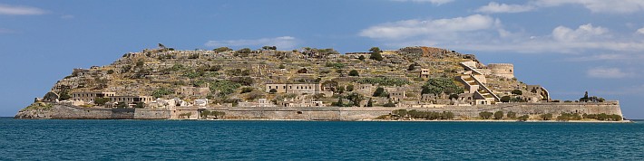 Spinalonga war zunächst Festungsinsel der Venezianer und dann der Osmanen. Von 1904 bis 1957 war sie Leprakolonie.